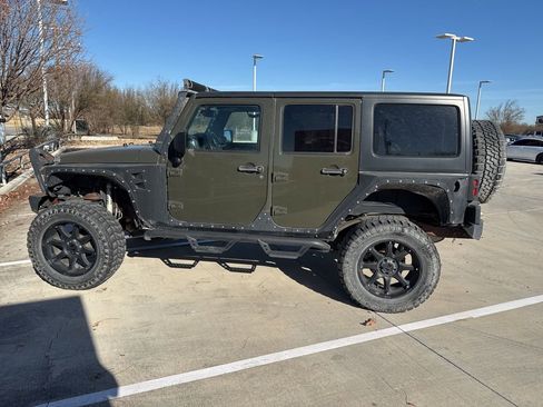 Used 2015 Jeep Wrangler Unlimited Sahara w/ Connectivity Group image 6