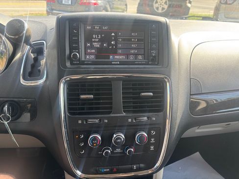 Used 2017 Dodge Grand Caravan SE w/ Power Window Group FWD image 16