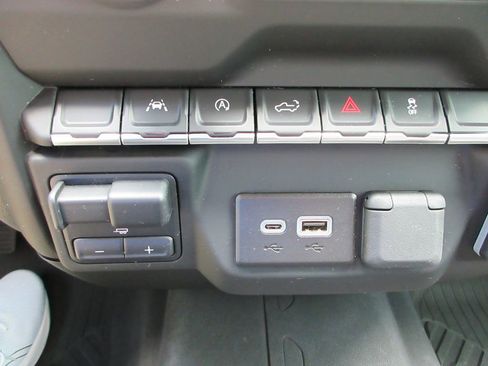 Certified 2024 Chevrolet Silverado 1500 Custom Trail Boss w/ LPO, Dark Essentials Package AWD/4WD image 28