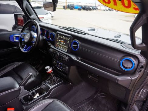 Used 2018 Jeep Wrangler Unlimited Sahara image 30