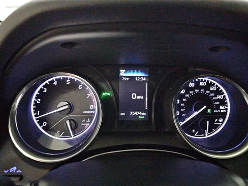 Used 2020 Toyota Camry SE w/ Convenience Package image 5