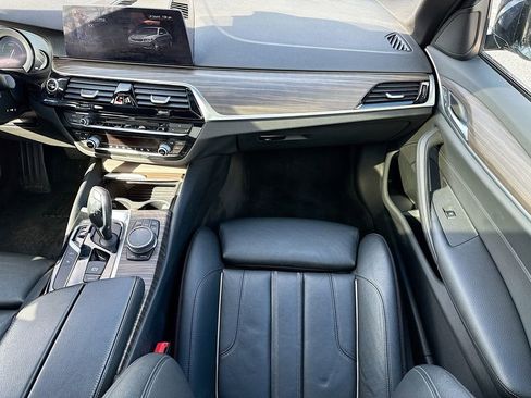 Used 2018 BMW 530e xDrive image 19