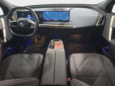 Used 2024 BMW iX xDrive50 w/ Premium Package image 10