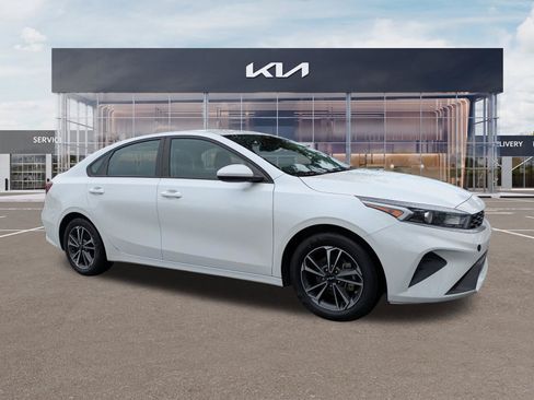 Certified 2023 Kia Forte LXS FWD image 2