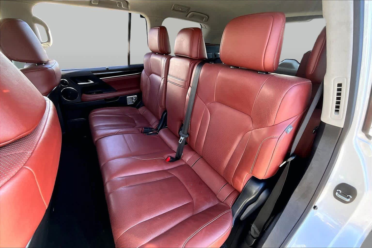 Used 2021 Lexus LX 570 4WD w/ Luxury Package image 18