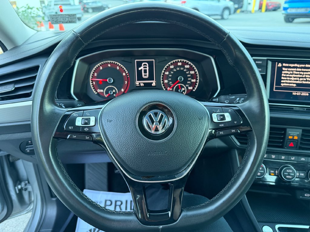 Used 2020 Volkswagen Jetta SE w/ SE Cold Weather Package FWD image 16