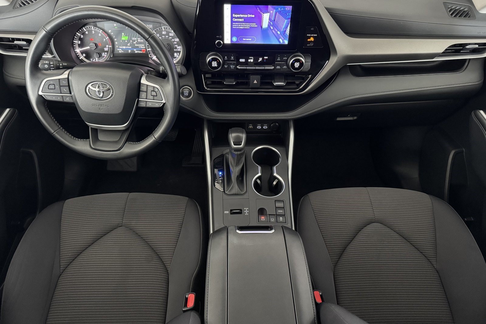 Used 2025 Toyota Highlander LE FWD image 15