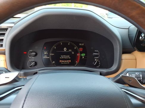 Used 2024 Lexus LX 600 4WD w/ Luxury Package image 16