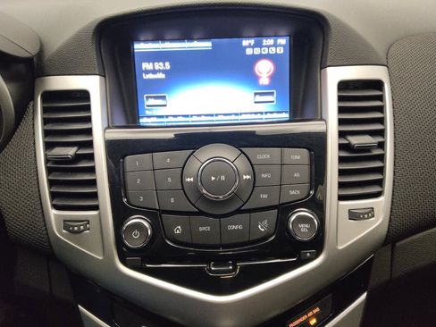 Used 2015 Chevrolet Cruze LT FWD image 25
