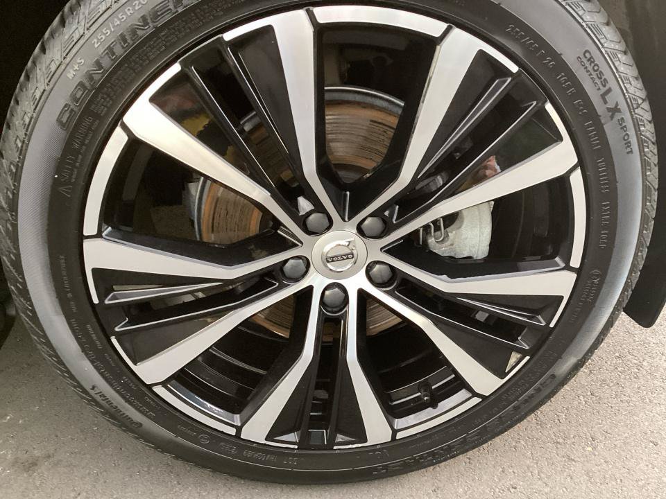 Certified 2024 Volvo XC60 B5 Plus w/ Protection Package Premier AWD/4WD image 27