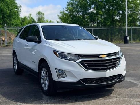 Used 2021 Chevrolet Equinox LS w/ LS Convenience Package AWD/4WD image 4