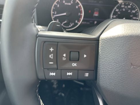 Used 2025 Nissan Rogue SV image 37