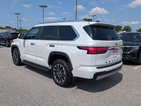 Used 2025 Toyota Sequoia Limited AWD/4WD image 5