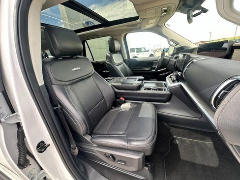 Used 2025 Ford Expedition Max Platinum w/ Driver's Package AWD/4WD image 15