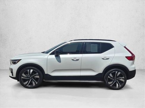 Used 2023 Volvo XC40 B5 Plus w/ Protection Package Premier AWD/4WD image 5