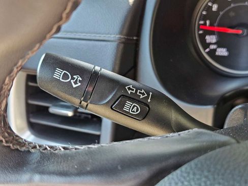 Used 2024 GMC Terrain SLT image 27