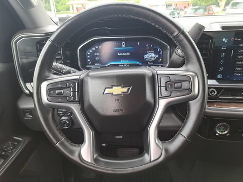 Used 2023 Chevrolet Silverado 1500 LT AWD/4WD image 16