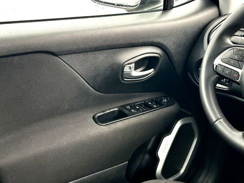 Used 2019 Jeep Renegade Latitude image 26