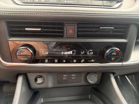 Used 2024 Nissan Rogue SV AWD/4WD image 21