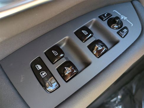 New 2026 Volvo XC90 B6 Plus w/ Protection Package Premier image 22