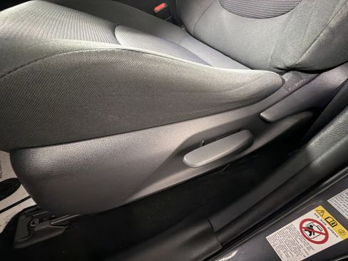 Used 2019 Toyota RAV4 LE image 14