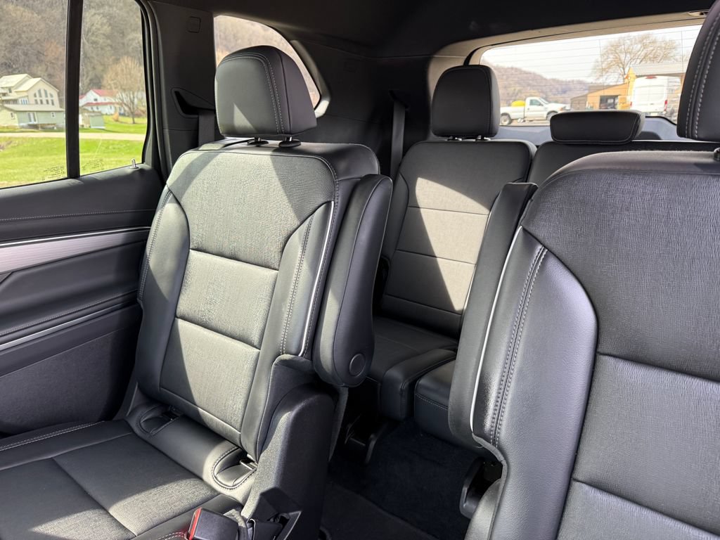 Used 2025 Buick Enclave Preferred AWD/4WD image 35