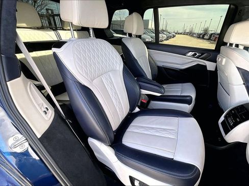 Used 2022 BMW X7 xDrive40i w/ M Sport Package image 32