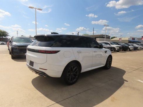 Used 2025 Land Rover Range Rover Sport Dynamic SE AWD/4WD image 9