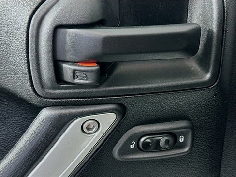 Used 2017 Jeep Wrangler Unlimited Rubicon image 18