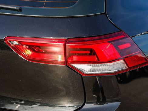 Used 2024 Volkswagen Golf R 2.0T image 8