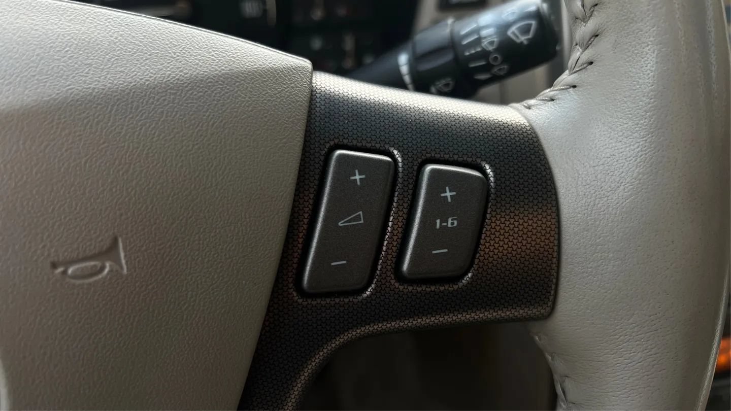 Used 2005 Cadillac XLR RWD image 19