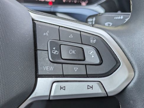 Used 2024 Volkswagen Taos SE image 25