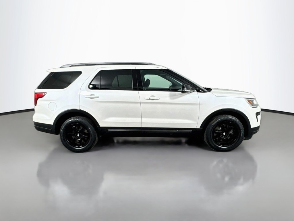 Used 2018 Ford Explorer XLT w/ Equipment Group 202A AWD/4WD image 6