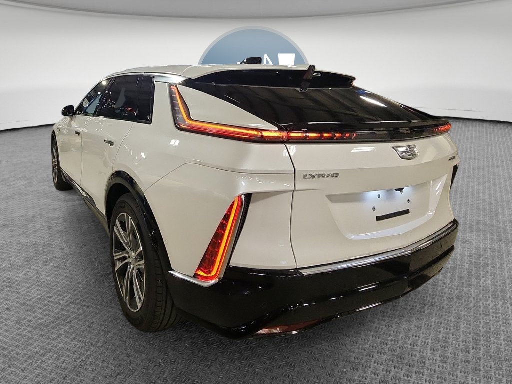 Certified 2024 Cadillac Lyriq Luxury AWD/4WD image 6