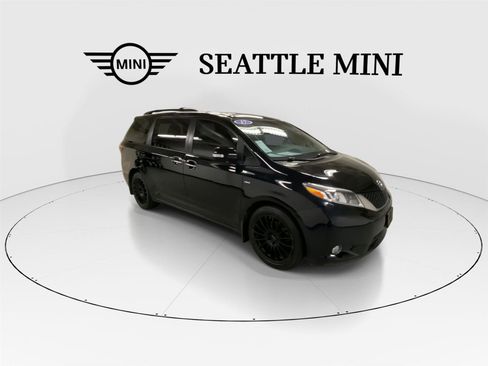 Used 2017 Toyota Sienna Limited Premium image 13