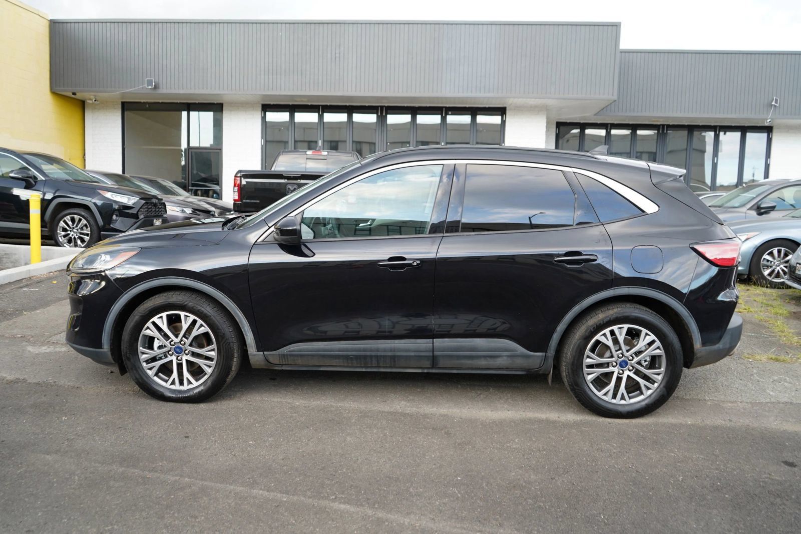 Used 2022 Ford Escape SEL FWD image 2