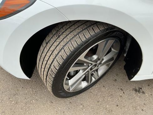 Used 2017 Hyundai Elantra Limited image 16