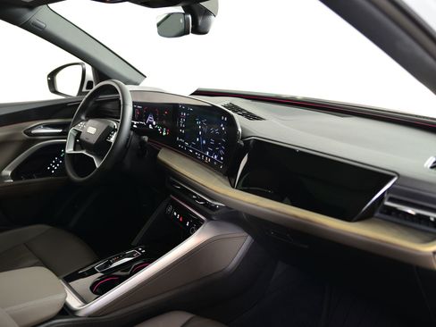 Certified 2025 Audi Q5 Premium w/ Convenience Package image 19