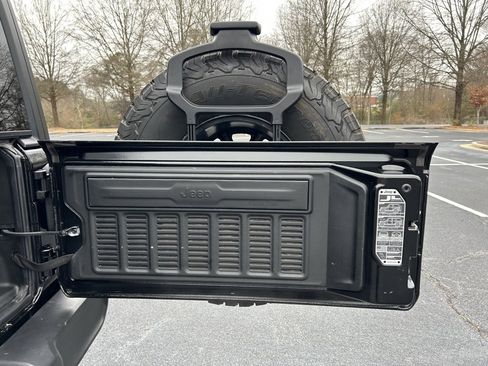 Used 2024 Jeep Wrangler Unlimited Rubicon w/ XTREMEE 35" Tire Package image 46