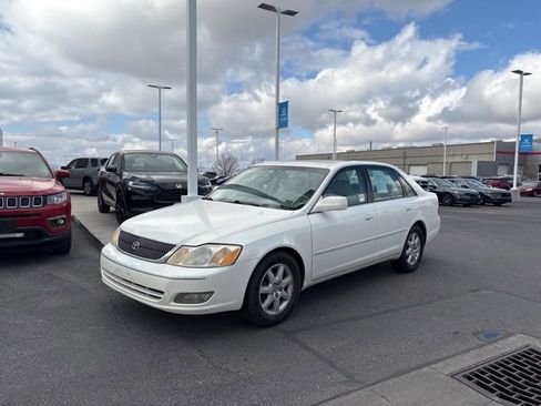 Used 2001 Toyota Avalon XL image 2
