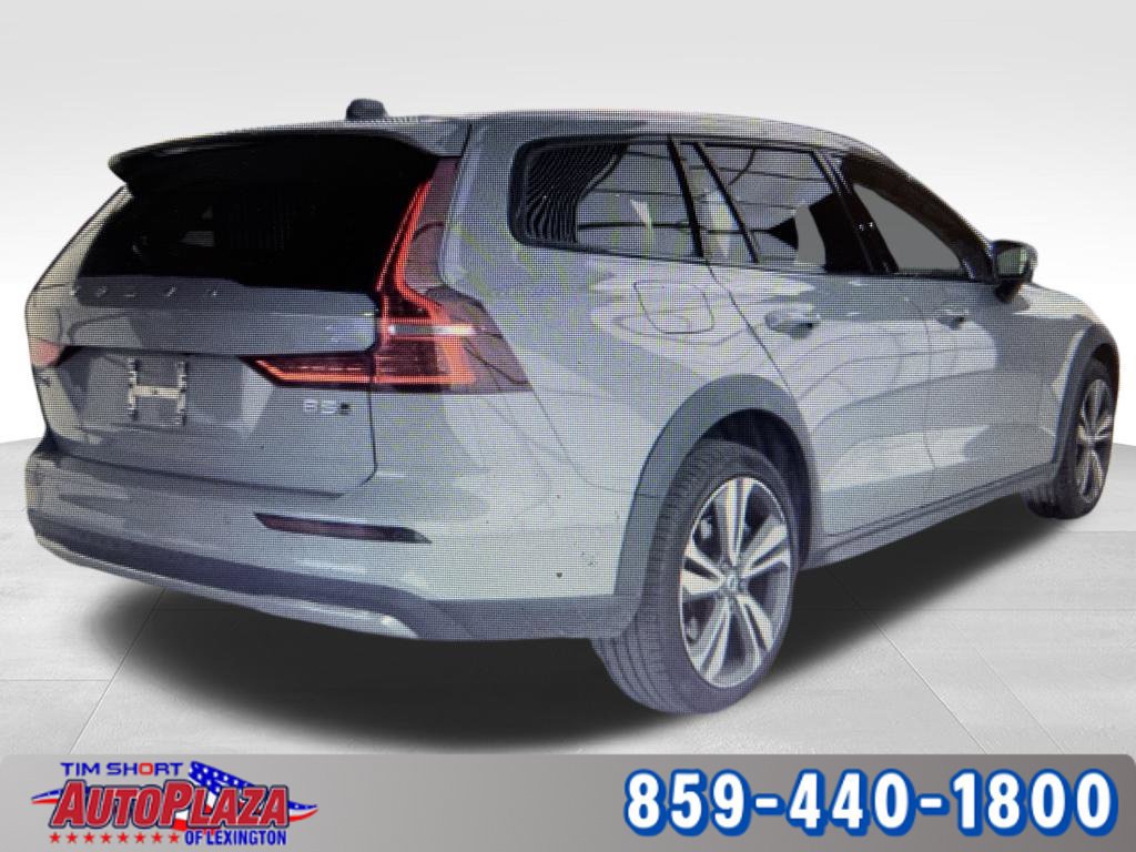 Used 2025 Volvo V60 B5 Cross Country Plus AWD/4WD image 5