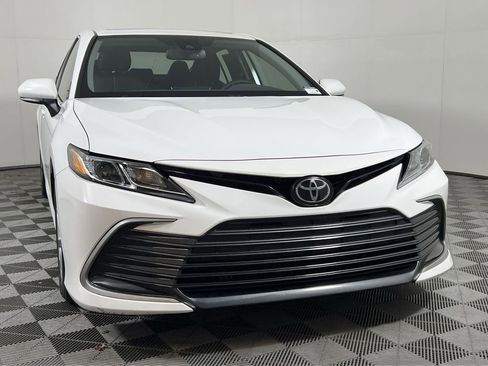 Used 2023 Toyota Camry LE image 3