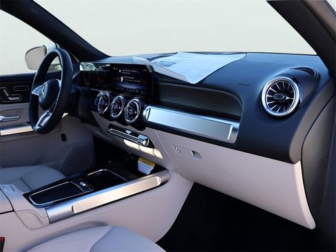 New 2026 Mercedes-Benz GLB 250 4MATIC image 11
