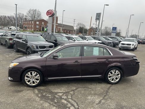 Used 2011 Toyota Avalon Limited image 4