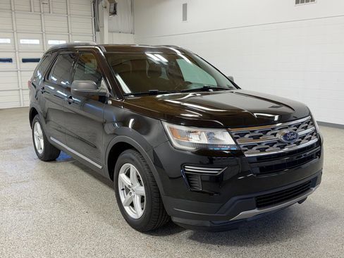 Used 2018 Ford Explorer XLT image 6
