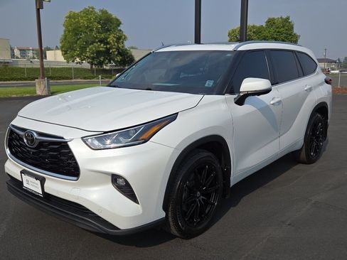 Used 2024 Toyota Highlander Limited AWD/4WD image 33