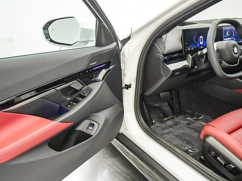 Used 2025 BMW 530i w/ Premium Package image 21