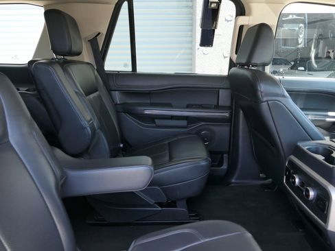 Used 2024 Ford Expedition XLT RWD image 28
