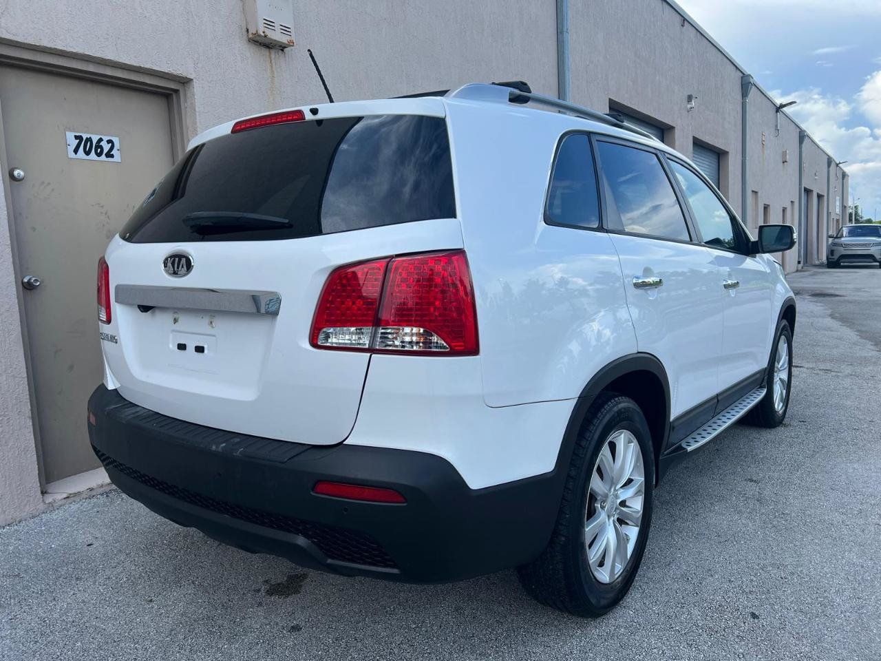 Used 2011 Kia Sorento LX w/ Convenience Pkg FWD image 10