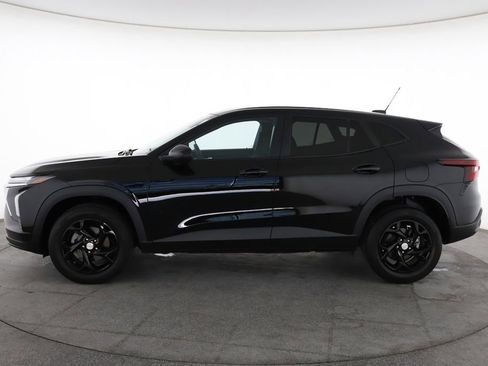 Used 2024 Chevrolet Trax LS w/ LS Convenience Package image 7